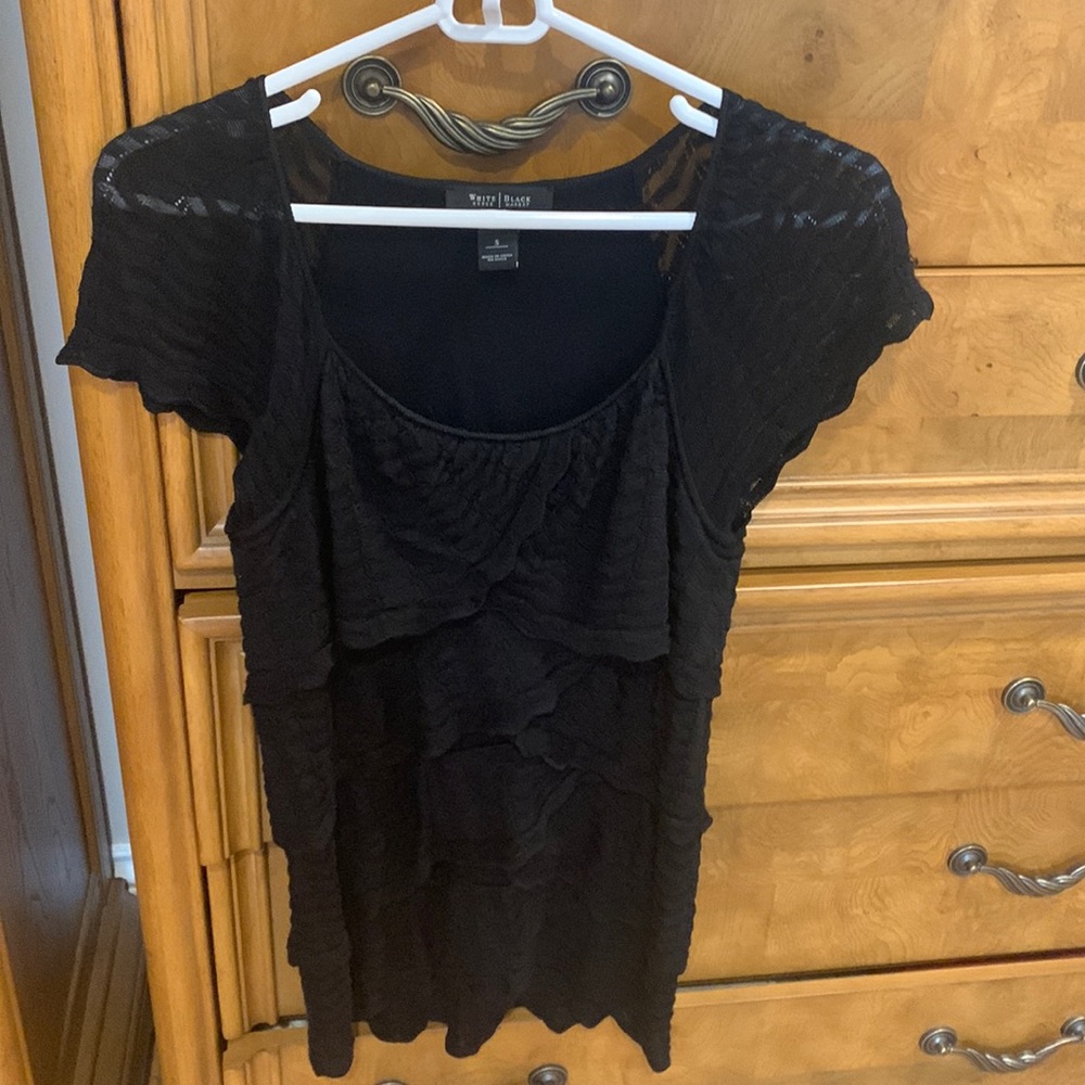 Women’s WHBM top in perfect condition